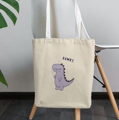 Homemade Tote Bags, Tote Bag Design Aesthetic, Simple Tote Bag Design, Tote Bag Painting Ideas Easy, Tote Bags Aesthetic, Diy Bag Painting, Tote Bag Patterns, Creative Tote Bag, Diy Tote Bag Design