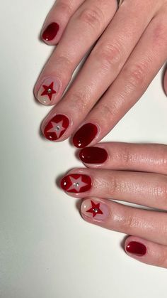 Red Nail Designs Summer Art Ideas, Nail Designs For Red Nails, Cute Design Short Nails, Fun Nail Art Short Nails, Scarlet Nails Design, Witchy Autumn Nails, Very Short Nail Designs Gel, Red Concert Nails, Red Nails Star Design