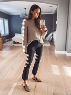 What I Wore This Week – Natalie Borton Blog Cute Dress Designs, Natalie Borton, Winter Outfits 2022, Winter Outfits Ideas, Outfits With Jeans, Kick Flare Jeans, Winter Outfit Inspiration, Crisp Autumn, Trendy Outfit Ideas