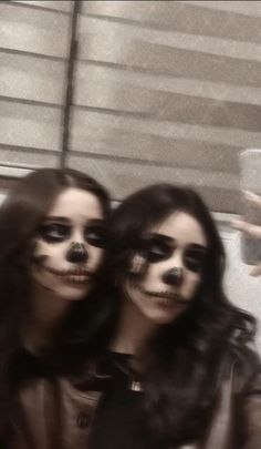 Girls Skeleton Costume, Skull Make Up, Skeleton Face Makeup, Two Person Halloween Costumes, Aesthetic Bff, Make Up Aesthetic, Twin Halloween, Skeleton Face