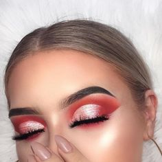 Red Eyeshadow Makeup, Red Eyeshadow Look, Rosa Make-up, Red Eye Makeup, Plouise Makeup, White Eyeshadow, Plouise Makeup Academy, Red Eyeshadow