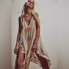 Just As Effortless As It Is Ethereal, This Timeless Top Is Featured In A Staple Tank Silhouette And Forever Classic Floral Embroidery Throughout For Added Dimension. Boho Tunics, Print Tunic, Grunge Fashion, Festival Outfit, Boho Outfits, Free People Tops