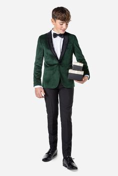 Need your teen to look like a dapper gentleman? Opposuits Deluxe Rich Green Dinner Jacket has a vintage look and charm with modern practicality. Have your teens look and feel great in this outfit! Ring Bearer Outfit Emerald Green, Dark Green Ring Bearer Outfit, Elegant Green Bow Tie And Suit Accessories, Teen Boys Formal Wear, Green Velvet Dinner Jacket Men, Toddler Suits Green, Christmas Blazer, Tuxedo Prom, Shirts For Teens Boys