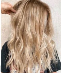 Shades Of Blonde Straight Hair, Cute Haircolor Ideas Blonde, Faith Hill Hair Color, Blake Lovely Hair Color, Dark Honey Blonde With Money Piece, Blonde Hair On Blonde Hair, Honey Hair With Lowlights, Golden Blonde To Platinum, Blonde Balayage Highlights On Blonde