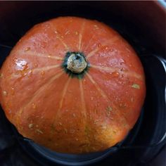 an orange is sitting in the slow cooker and ready to be cooked for consumption