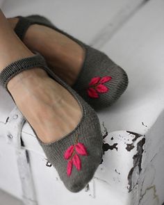 Ravelry: MaryJane socks pattern by Victoria Galkina