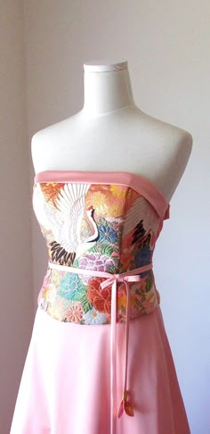 Wedding dress vintage KIMONO GEISHA pink gold brocade crane image 0 Kimono Geisha, Shirts Embroidery, Embroidery Kimono, Wedding Dress Vintage, Embroidery Skirt, Kimono Vintage, Wedding Kimono, Gold Brocade, Japanese Embroidery