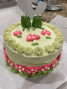 Aesthetic Matcha frog cake with mushroom made with modeling chocolate. Cake Recipes Easy, Mushroom Cake, Picnic Cake, Matcha Cake, Pinterest Cake, Desserts Cake, Pastel Cakes, Simple Cake Designs