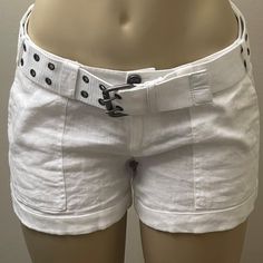 Vantarsi, Women's Shorts In Cotton Linen With Pockets, Casual Summer Shorts With Zipper And Adjustable Belt. Product Characteristics: Condition: New With Tag White Color Size M Available: 1 Material: 100% Linen Casual 100% Linen Summer Shorts With Two-Button And Zip Fastening, 2 Rectangular Front Pockets, And 2 Rear Welt Pockets With Flap, Button, And Hidden Seam. Waist With 5 Loops Of 1.0" (Inches) And 2 Loops Of 0.5" (Inches). Wide Legs With A Double-Rolled Hem. Adjustable Belt. Continue The R White Shorts With Belt Loops, White Short Bottoms With Belt Loops, White Short Length Bottoms With Belt Loops, Summer Shorts With Belt Loops, White Bottoms With Belt Loops For Summer, White Summer Bottoms With Belt Loops, Trendy White Shorts With Belt Loops, Casual Beach Shorts With Belt Loops, Vacation Bottoms With Belt Loops And Short Length