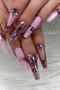 Pink And Gold Valentine Nails, Unique Nail Designs Creative Beautiful, Valentine French Nails, Nail Ideas For Valentines Day, Unique Valentines Nails, Unique Nail Ideas, The Best Nails, Spring Nail Ideas, Cute Simple Nails