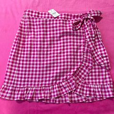 Jcrew Checkered Plaid White And Pink Skirt Size M New With Tags Beautiful Casual Plaid Mini Skirt For Spring, Casual Plaid Mini Skirt For Day Out, Chic Plaid Skort For Spring, Casual Plaid Skirt For Spring, Trendy Plaid Mini Skirt For Spring, Casual Fitted Skirt For Picnic, Plaid Cotton Skort For Spring, Plaid Cotton Skort For Summer, White Casual Skirt For Picnic