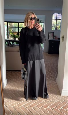 Midi Knitted Skirt Outfit, Knit Black Skirt Outfit, Black Column Skirt Outfit, Black Maxi Dress Winter Outfit, Maxi Sweater Outfit, Sweater Over Maxi Dress, Black Maxi Skirt Outfit Winter, Mom Outfits Aesthetic, Maxi Skirt Work Outfit