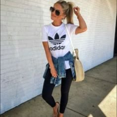 White Adidas Tee Size Small Stacked Logo Nwot, Unworn I Love How You Can Make The Cutest Outfits With The Contrast Of These Tees! Cheap Leggings, Look Legging, Look Adidas, Preppy Summer Outfits, Summer Work Outfits, Sporty Outfits, Sporty Chic