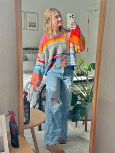 Colorful College Outfits, Multicolored Sweater Outfit, Colorful Sweater Outfit, Bright Outfits Aesthetic, Beachy Fits, Colorful Outfits Aesthetic, Artsy Style Outfits, Uggs Tasman, Granola Outfits