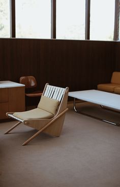 a lounge chair sitting on top of a carpeted floor