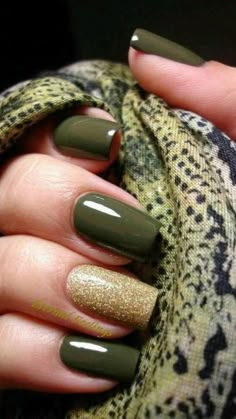 Winter Nails Green, Olive Nails, Fall Gel Nails, Nails Green, Dipped Nails, Fabulous Nails, Fancy Nails, Chic Nails, Short Acrylic Nails