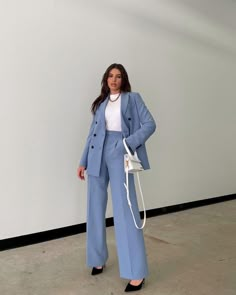 Women Pants Suit, Blue Blazer Outfit, Stile Hijab, Stil Elegant, Woman Suit Fashion, Monday Blues, Classy Work Outfits, Graduation Outfit, Pastry Chef