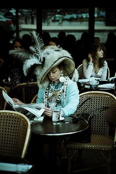 When I grow up - I want to be this lady, sitting at a café in Paris, alone… Cafe Society, Under Your Spell, Paris Cafe, Advanced Style, Total Eclipse, Love Hat, French Chic, Olivia Palermo, Oui Oui