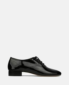 Pointed toe. Leather upper. Lace up closure. Low heel. Color: black. Composition: 100% Calf Leather Repetto Paris, Repetto Shoes, Serge Gainsbourg, The Dancer, Wrap Heels, Womens Ballet Flats, Daughter In Law, Women Oxford Shoes, Shoes Heels Pumps