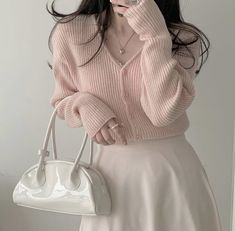 History Museum Outfit, Light Academia Pink Outfit, Cute Academia Outfits Pink, Romantic Academia Aesthetic Outfit Pink, Coqutte Aesthetic Girl Outfit, Pink Cardigan Outfit Korean, Korean Spring Outfits, Sporty Looks, Seasonal Wardrobe