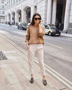 10 Ways To Nail The Smart Casual Dress Code - Society19 UK Julia Lundin, Smart Casual Work, Timeless Outfits, Casual Outfit Inspiration