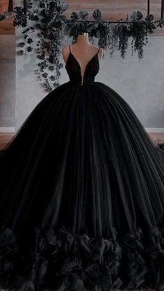 Black Wedding Gowns, Black Quinceanera Dresses, Black Ball Gown, Pretty Quinceanera Dresses, Sparkle Wedding Dress, Gowns Dresses Elegant, Princess Ball Gowns, Pretty Prom Dresses, Gothic Wedding