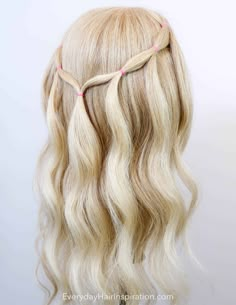 If you don't know how to braid then try out this easy waterfall braid! This no-braid hairstyle is perfect for beginners and only takes 5 minutes! Faux Waterfall Braid, Fairy Braids Hairstyles, Rain Hairstyles, How To Waterfall Braid, Easy Waterfall Braid, Waterfall Braid With Curls, Waterfall Braid Hairstyle, Amazing Waterfall, Waterfall Hairstyle