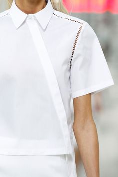 Preen Spring 2014 RTW - Details - Fashion Week - Runway, Fashion Shows and Collections - Vogue Detail Couture, Preen By Thornton Bregazzi, Classic White Shirt, Moda Chic, Looks Street Style, Clothing Details, Fashion Week Runway, White Shirts