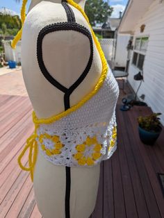 This is a white crochet halter top for women, with a regular size and a cropped style. The neckline is also a halter, making it a perfect summer top. White Halter Neck Top For Vacation, White Crochet Crop Top For Summer, Fitted Halter Neck Crochet Top For Beach Season, Fitted Halter Neck Crochet Top For Vacation, White Halter Neck Top For Beach Season, White Summer Festival Halter Top, Spring Crochet Halter Neck Top, White Crochet Lace Halter Top For Spring, Spring Festival Crochet Halter Neck Top