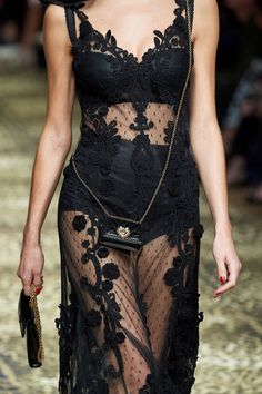 Dolce & Gabbana Spring 2020 Ready-to-Wear Collection - Vogue High Fashion Dresses, Runway Details, Pant Suits, 2020 Fashion Trends, 2020 Fashion, Spring Fashion Trends, Fashion Weeks, Trends 2022