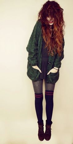 This is really comfy looking! Hipster Clothes, Moda Grunge, 90s Winter, Winter Grunge, Balayage Bob, Grunge Clothing, Indie Hipster, Mode Tips