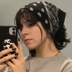 Woman Bandana Hairstyles, Bandana Side Profile, Short Hair In Bandana, Wolfcut With Bandana, Hair Bandana Drawing Reference, Goth Bandana Hairstyles, Cool Bandana Hairstyles, 70s Hair With Bandana, Short Hairstyles Bandana