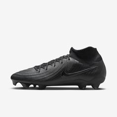 the nike vapor soccer shoe is shown in black