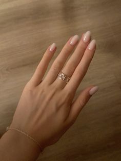 Tan Skin Nails, Square Tip Nails, Fall Nails Almond, Beautiful Fall Nails, Almond Designs, Early Fall Nails, Simple Chic Style, Fresh Manicure, Natural Nails Manicure