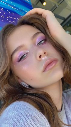 Purple Eyeshadow Looks For Blue Eyes, Purple Eyeshadow Looks For Brown Eyes, Fun Eyeshadow Looks Easy, Pop Of Color Makeup Looks, Purple Eye Shadow Looks, Light Purple Eye Makeup, Purple And Pink Makeup, Beautiful Purple Aesthetic, Picnic Makeup