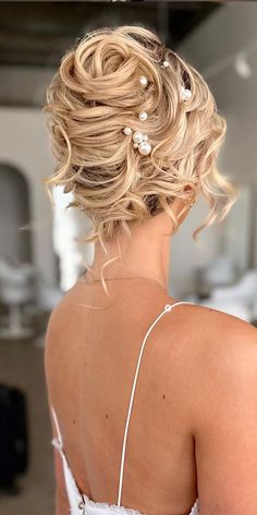 Older Women Updo Hairstyles, Mid Hair Length Styles Updo, High Up Dos For Medium Hair, French Twist With Curls, Wedding Hairstyles For Mid Length Hair, Loose French Twist Wedding, Messy French Twist, Pretty Hairstyles For Medium Hair, Modern French Twist Updo Wedding