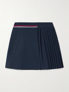 Bogner's 'Vroni' mini skirt is a "symbiosis of sports and fashion". Made from quick-drying four-way stretch-jersey and neatly pleated, it's trimmed with stripes and has concealed shorts for coverage. Wear it on the golf course with the matching polo shirt. Jean Trench Coat, Golf Skirt, Cotton Midi Skirt, 2024 Style, Sports Trousers, Golf Skirts, Blazer Shirt, Sports Skirts, Black Midi Skirt