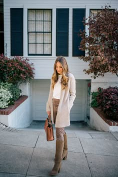 Tan Suede Pants Outfit, Beige Suede Boots Outfit, Suede Pants Outfit, Outfits For Cold Weather, Julia Berolzheimer, Tan Cardigan, Suede Pants, Cardigan White, Pants Brown