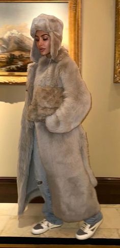 Luxury Chic Oversized Fur Coat, Lil Kim Fur Coat, Luxury Brown Fur Coat, Beyonce Fur Coat, Luxury Mink Shearling Fur Coat, Kim K, Fur Boots, Fall Street Style, Swaggy Outfits