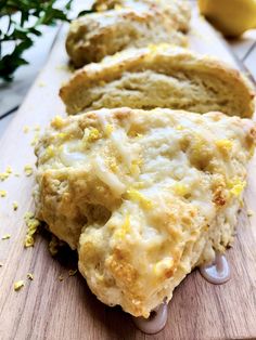 some type of bread that is sitting on a cutting board