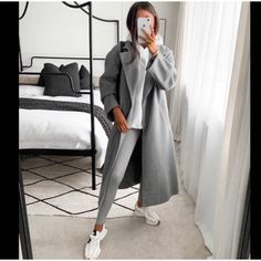 Reposhing This Item I Purchased From @Rebeccacamire. Loved It, But I Now Need A Different Size. Questions? Leave A Comment Below! Grey Coat Outfit, Cold Day Outfits, Look Legging, Look Office, Gray Coat, Easy Winter Outfit, Casual Day Outfits, Looks Street Style, Grey Coat