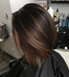 Highlights Brown Hair Short, Highlights Brown Hair Balayage, Brown Bob Hair, Dark Ombre Hair, Light Brown Highlights, Chocolate Brown Hair Color, Medium Bob