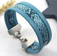 Unique Turquoise Leather Bracelets, Edgy Leather Bracelets With Rivets, Unique Hand-tooled Leather Bracelet, Punk Leather Bracelet With Rivets, Leopard Accessories, Leather Wolf Bracelet, Diy Jewelry Videos, Leather Bracelets Women