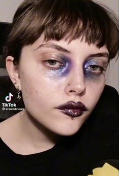 Messy Punk Makeup, Whimsigoth Makeup Aesthetic, Gold Goth Makeup, Goth Makeup Masculine, Cyberpunk Makeup Ideas, Makeup Ideas Fun, Extreme Makeup Looks, Goblin Makeup