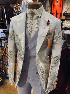 Luxury Tuxedo Mens Fashion, Royalty Attire For Men, White Masquerade Outfit Men, Masquerade Ball Suit For Men, Ball Suits For Men Aesthetic, Whimsical Suits For Men, Fancy Suit Men, Fancy Wedding Suit, Masquerade Ball Outfits For Men