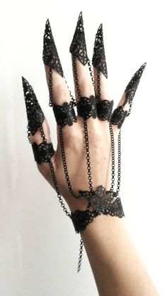 Belly Dancer Halloween, Metal Glove, Full Finger Rings, Jewelry Editorial, Claw Ring, Style Gothic, Woman Personality, Nail Ring, Male Hands