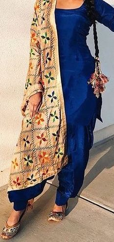 Punjabi Suits For Women, Indian Suits Punjabi, Simple Indian Suits, Patiala Suit Designs, Punjabi Fashion, Indian Designer Suits, Salwar Designs