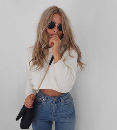 4,070 Likes, 49 Comments - Lydia Rose (@fashioninflux) on Instagram: “Found me the perfect mom jeans from @missselfridge ❤️ they've also got 24% off for 24hrs right now!…” Crop Top Outfit, Looks Jeans, Mode Shoes, White Jumper, Top Outfit, Happy Days, Fall Fashion Trends, Outfit Goals