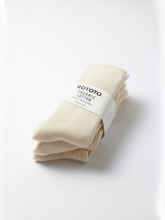 This luxurious 3-pack of ROTOTO Crew Socks features three of their greatest hits: a pair of chunky rib socks, a pair with a pile sole and a pair entirely lined with pile fabric. All the pairs are made of undyed organic Acala cotton in a subtle ecru colorway. The different textures allow you to choose a particular pair according to your outfit each day, while enjoying the tender feel of organic cotton on the daily daily. The vintage-style packaging also makes it a perfect gift. Pack includes Ribb Packaging Socks, Sock Packaging, Socks Package, Socks Design, Socks Packaging, Cool Packaging, Gift Pack, Sock Gifts, Different Textures