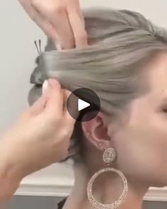 1.6M views · 30K reactions | 😁 Porque ustedes lo pidieron aquí les va otro peinado para cabello corto! | By Mine's TipsFacebook Long Hair Updos, Hats Hairstyles, Corte Bob, Long Hair Updo, Hair Styles For Women, Hair With Bangs, Hairdo For Long Hair, Short Hair With Bangs, Hair Updo